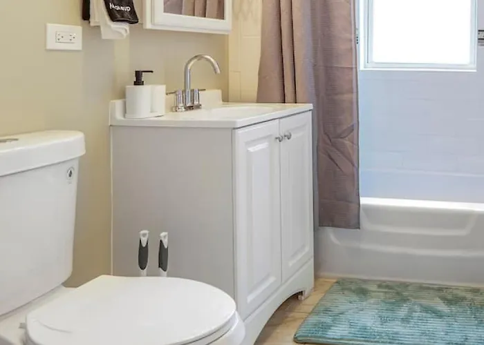Cozy&lux 2bd Near City&airport Berwyn